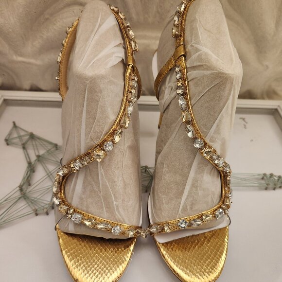 Jessica Simpson "Jaycin" Gold Embossed Heeled Sandals. NIB. Size 9 - Picture 4 of 9